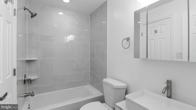 1028 KENYON ST NW, Washington, DC 20010