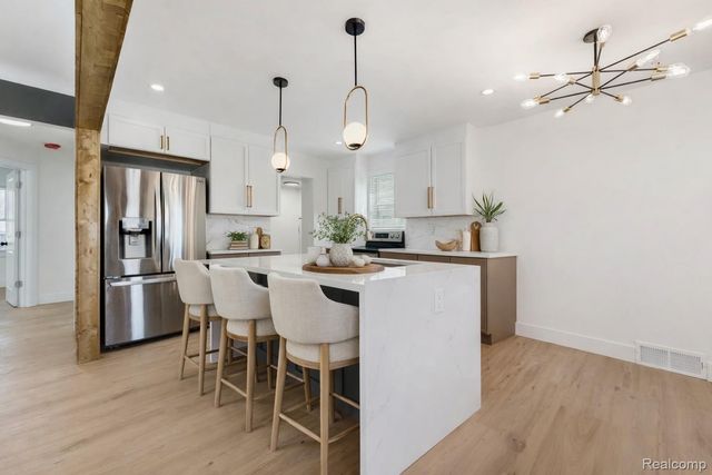 24220 Cloverlawn Street, Oak Park, MI 48237