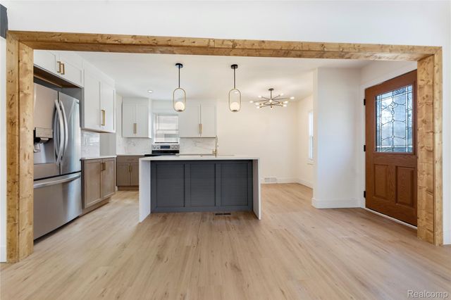 24220 Cloverlawn Street, Oak Park, MI 48237