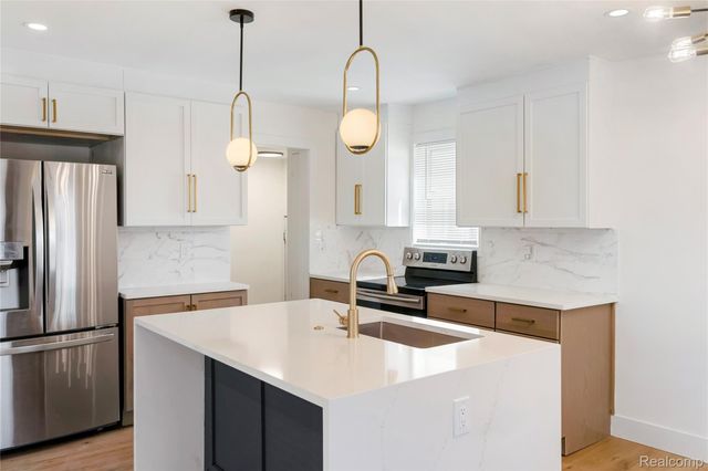 24220 Cloverlawn Street, Oak Park, MI 48237