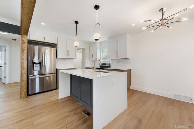 24220 Cloverlawn Street, Oak Park, MI 48237