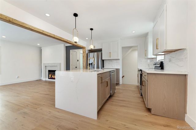 24220 Cloverlawn Street, Oak Park, MI 48237