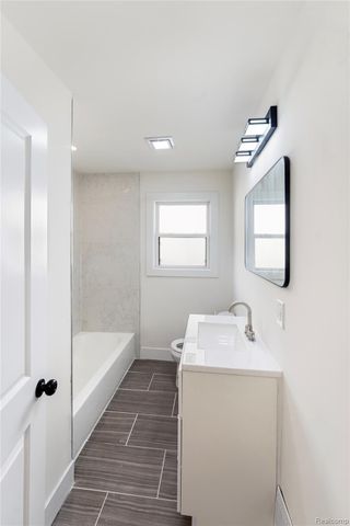 24220 Cloverlawn Street, Oak Park, MI 48237