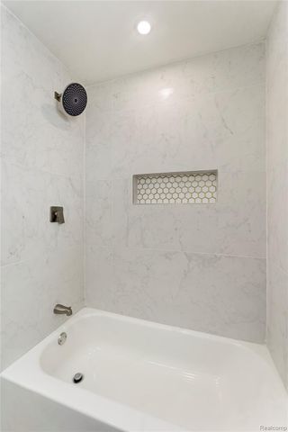 24220 Cloverlawn Street, Oak Park, MI 48237