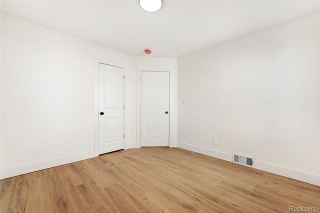 24220 Cloverlawn Street, Oak Park, MI 48237