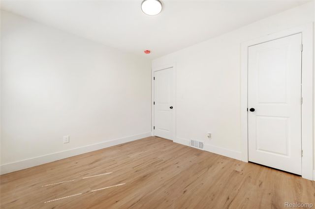 24220 Cloverlawn Street, Oak Park, MI 48237