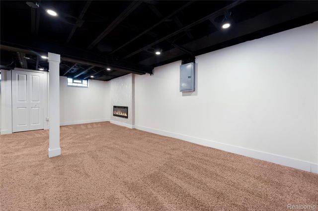 24220 Cloverlawn Street, Oak Park, MI 48237