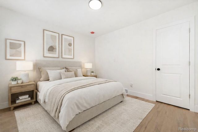 24220 Cloverlawn Street, Oak Park, MI 48237