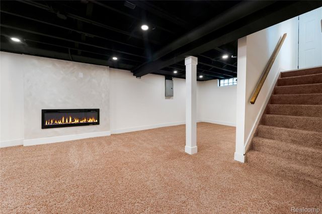 24220 Cloverlawn Street, Oak Park, MI 48237