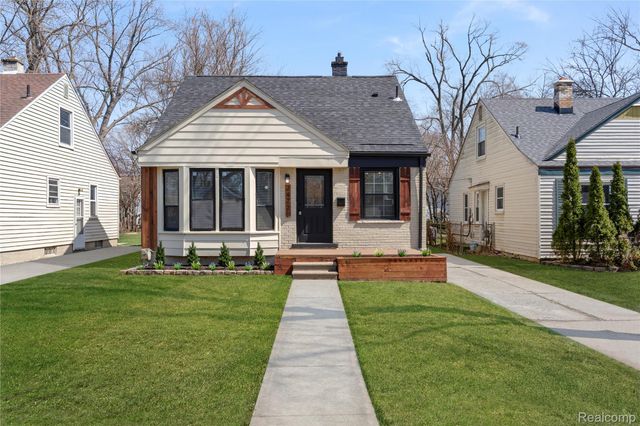 24220 Cloverlawn Street, Oak Park, MI 48237