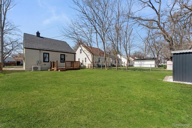 24220 Cloverlawn Street, Oak Park, MI 48237