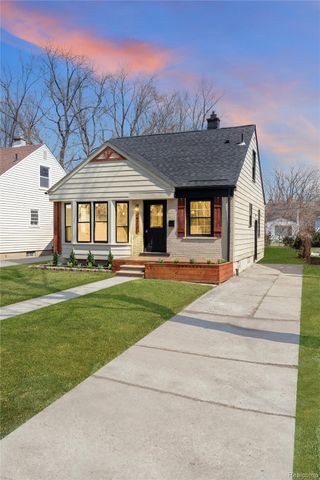 24220 Cloverlawn Street, Oak Park, MI 48237