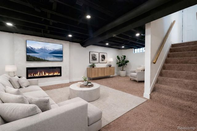 24220 Cloverlawn Street, Oak Park, MI 48237