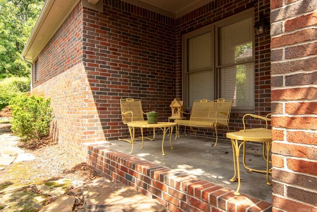 61 QUERCUS CIRCLE, Little Rock, AR 72223