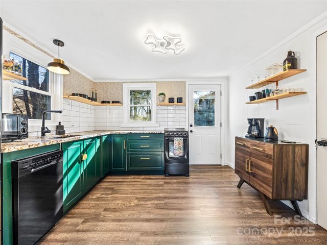 221 Oakdale Street, Brevard, NC 28712