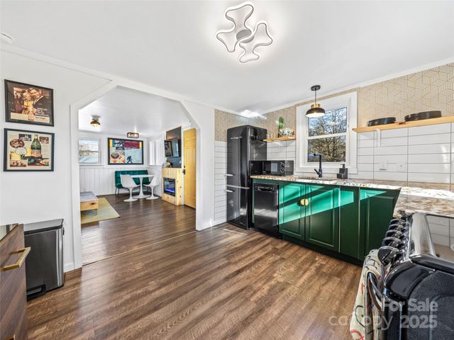 221 Oakdale Street, Brevard, NC 28712