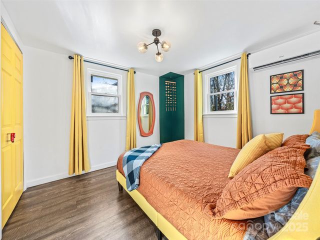 221 Oakdale Street, Brevard, NC 28712