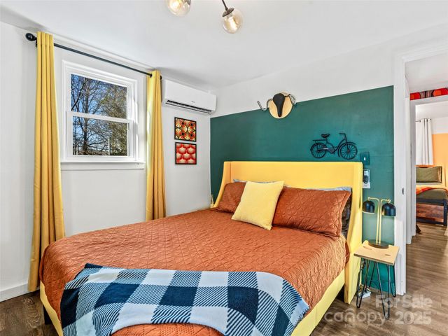 221 Oakdale Street, Brevard, NC 28712