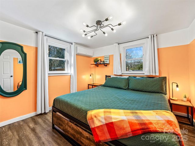 221 Oakdale Street, Brevard, NC 28712