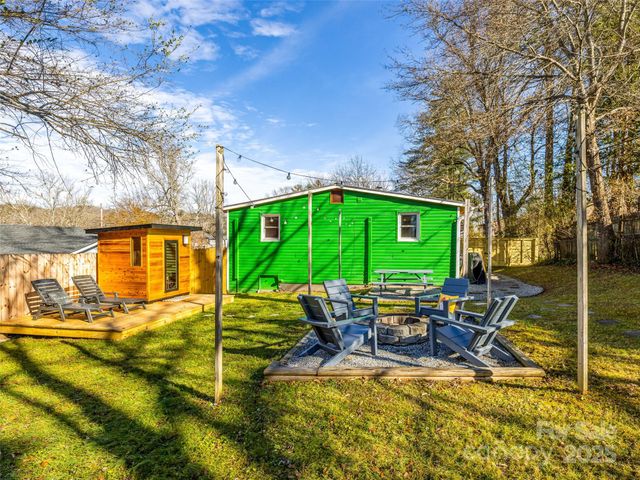 221 Oakdale Street, Brevard, NC 28712