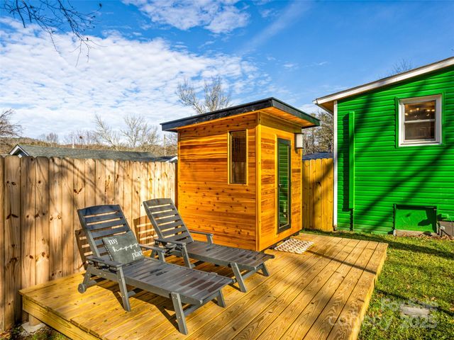 221 Oakdale Street, Brevard, NC 28712