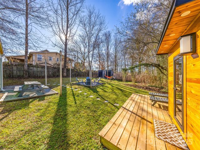 221 Oakdale Street, Brevard, NC 28712