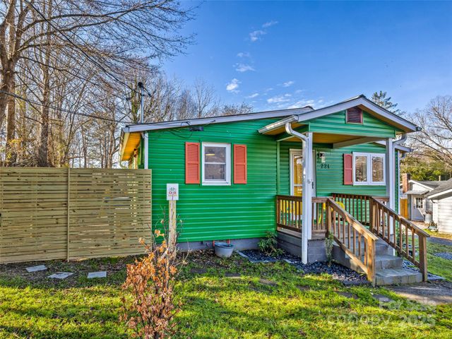 221 Oakdale Street, Brevard, NC 28712