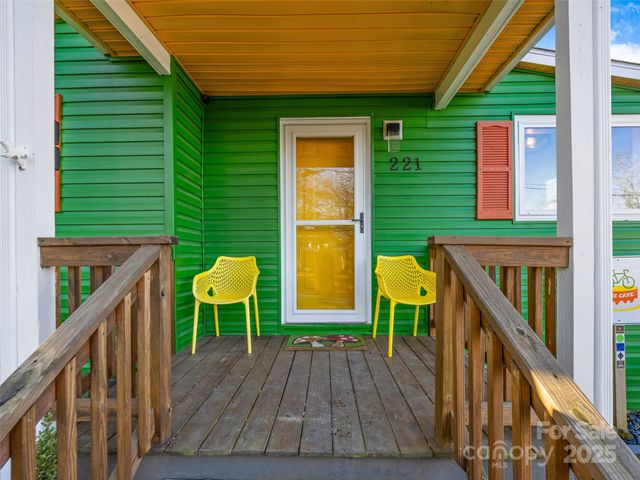 221 Oakdale Street, Brevard, NC 28712