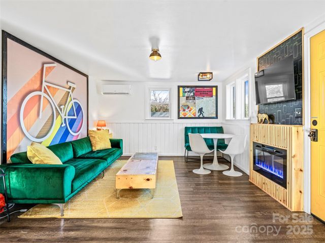 221 Oakdale Street, Brevard, NC 28712