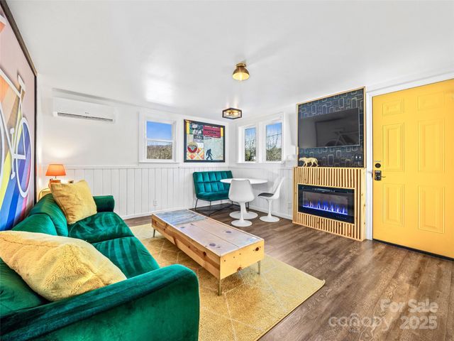 221 Oakdale Street, Brevard, NC 28712