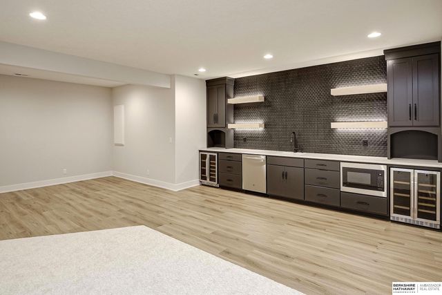 20545 Hartman Avenue, Elkhorn, NE 68022