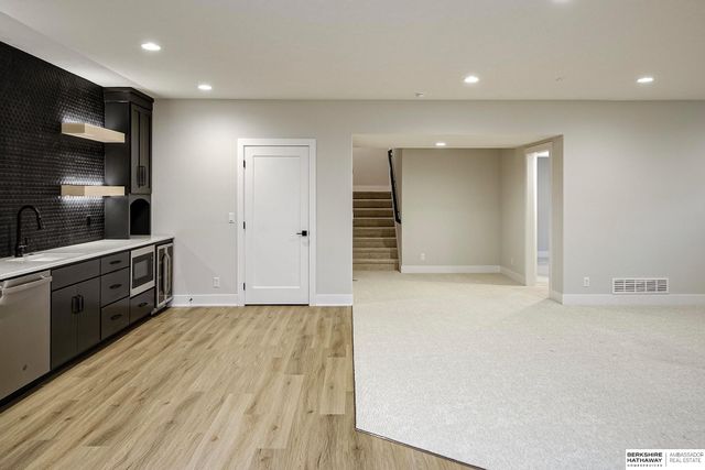 20545 Hartman Avenue, Elkhorn, NE 68022