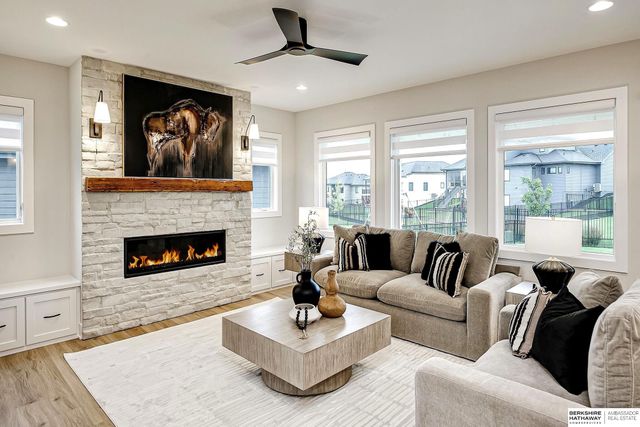20545 Hartman Avenue, Elkhorn, NE 68022