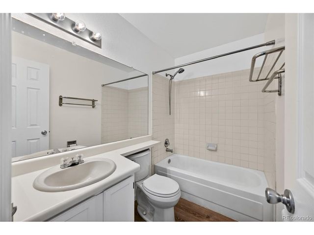 5705 W Atlantic Pl 302, Lakewood, CO 80227