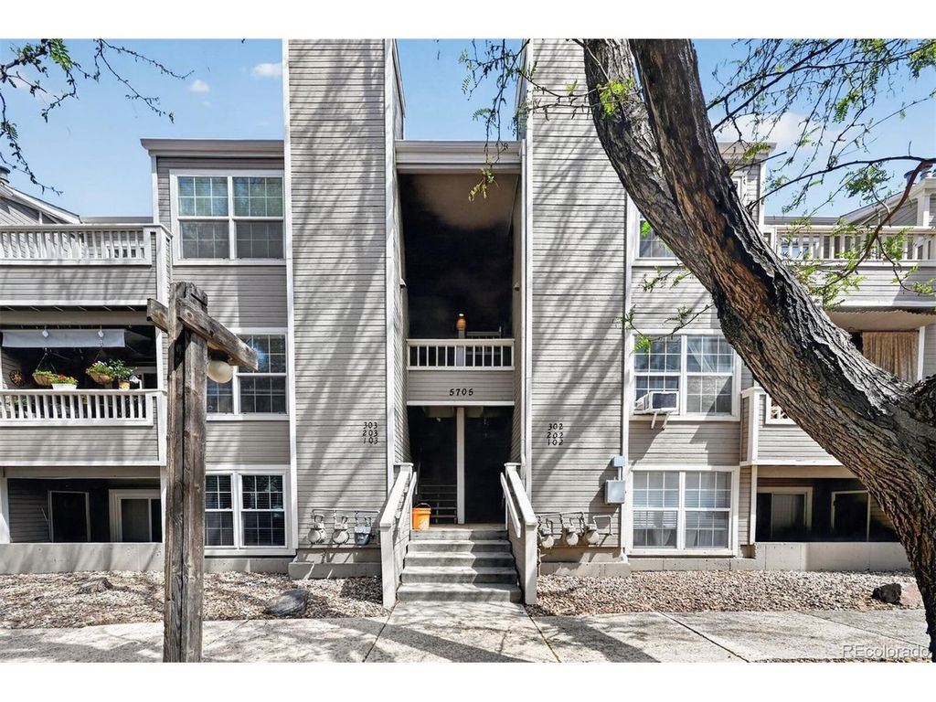 5705 W Atlantic Pl 302, Lakewood, CO 80227