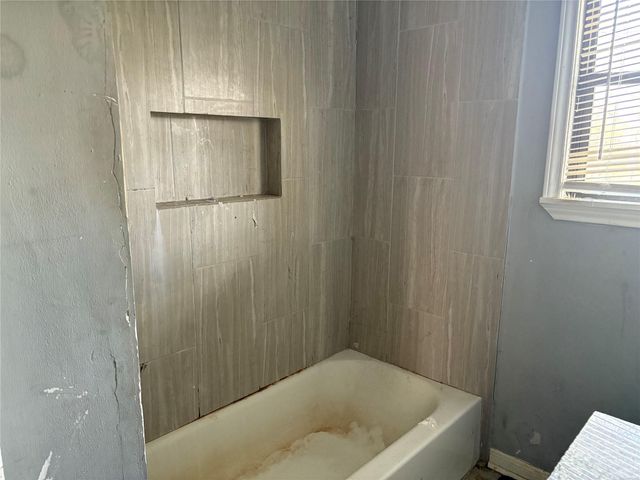 5225 Longmeadow Street, Houston, TX 77033