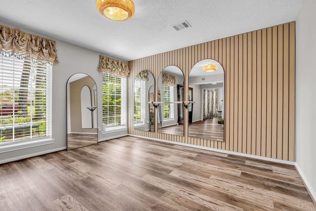14115 Paradise Valley Drive, Houston, TX 77069