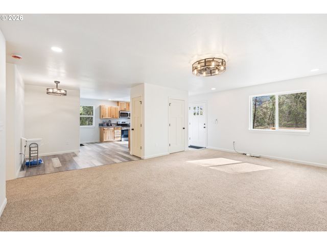 536 Annis St, Canyonville, OR 97417