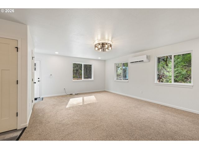 536 Annis St, Canyonville, OR 97417