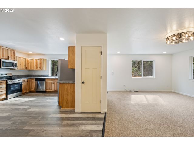 536 Annis St, Canyonville, OR 97417