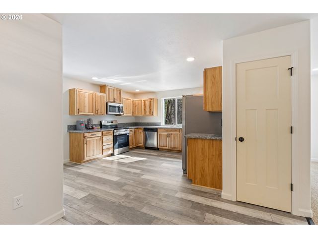 536 Annis St, Canyonville, OR 97417