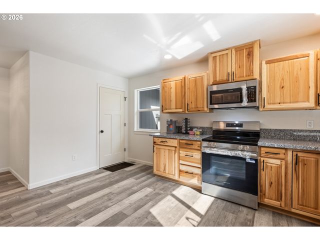 536 Annis St, Canyonville, OR 97417