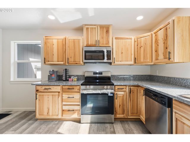 536 Annis St, Canyonville, OR 97417