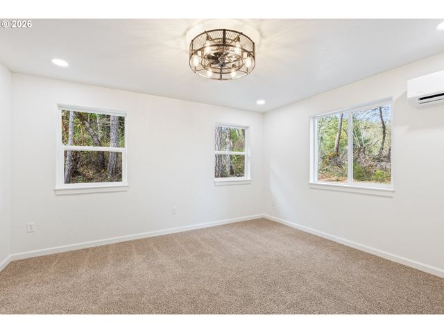 536 Annis St, Canyonville, OR 97417