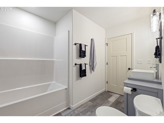 536 Annis St, Canyonville, OR 97417