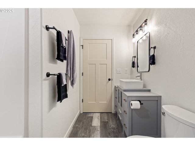 536 Annis St, Canyonville, OR 97417