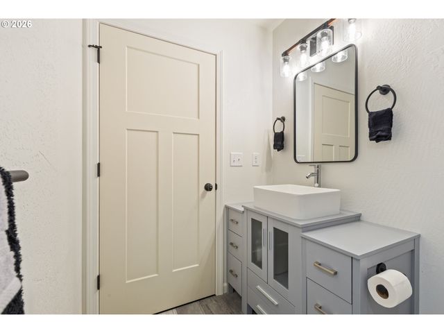 536 Annis St, Canyonville, OR 97417