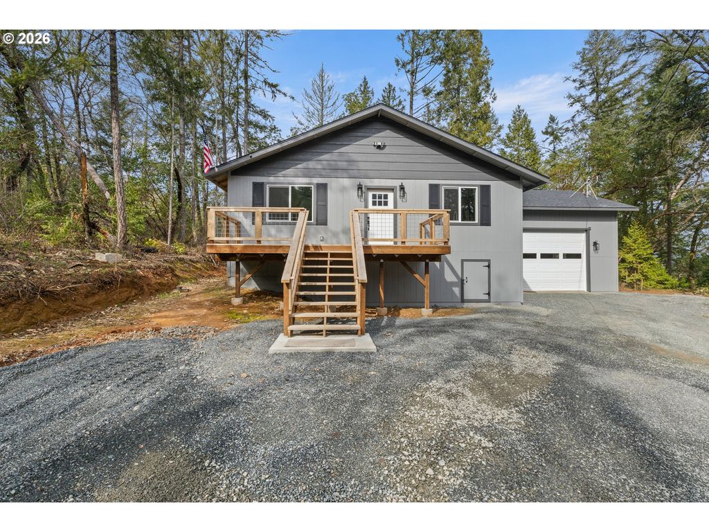 536 Annis St, Canyonville, OR 97417