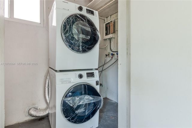 326 SE 3rd Ter, Dania Beach, FL 33004