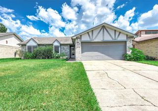 8434 Quail Crest Dr, Missouri City, TX 77489